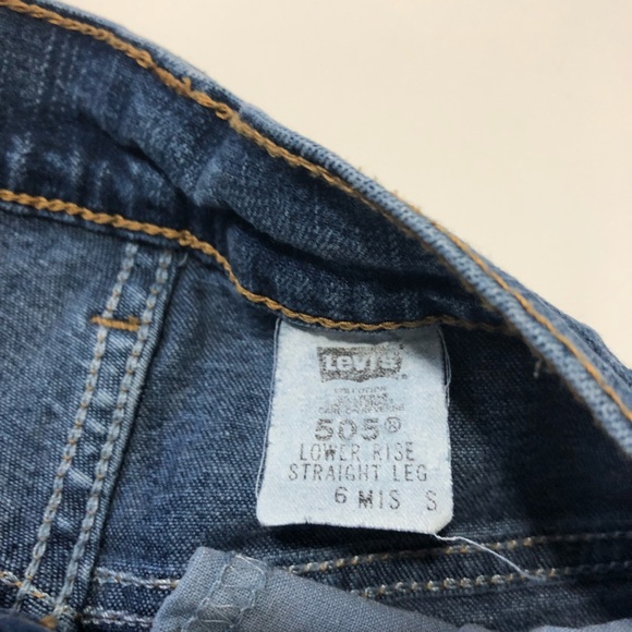Vintage Levi 505 jean shorts - Picture 4 of 7